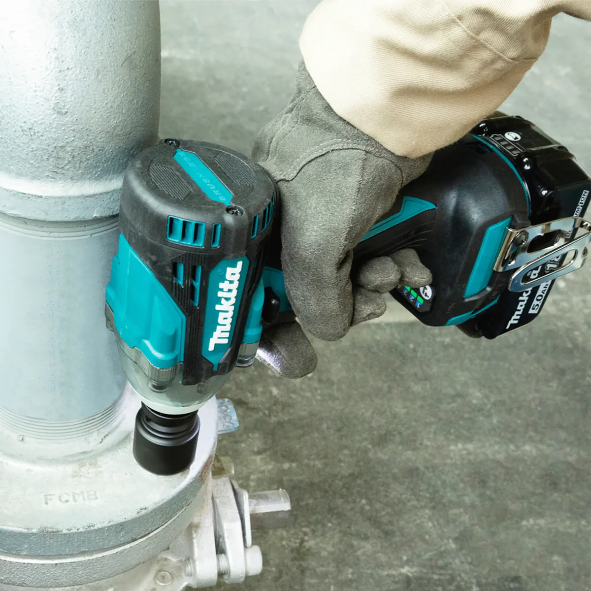 Makita DTW300RTJX AVVITATORE A IMPULSI 18V 5.0AH + SET BUSSOLE - immagine 5